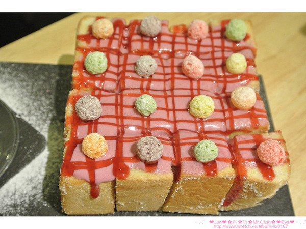 Mr. cash：【食記】oO。。新竹　Mr.Cash蜜糖吐司　什麼？！蜜糖吐司也不忘了Candy Crush，超可愛的kitty蜜糖吐司，大家吃過了嘛？！而且還有可愛的拉花kitty咖啡喲～。o○。