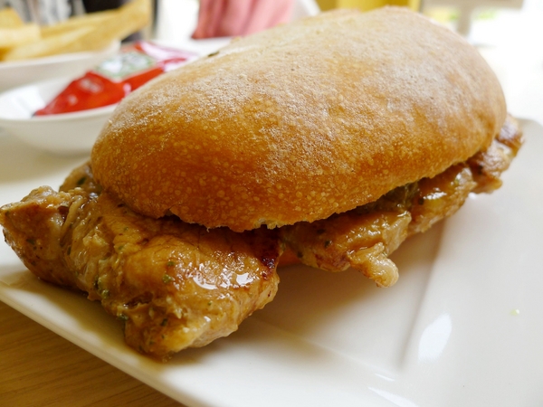 Maetugal 澳譽葡(台灣分店高雄美術館旗艦店)：【高雄】澳譽葡．美術館旁澳葡餐廳．桑尼受不了美食