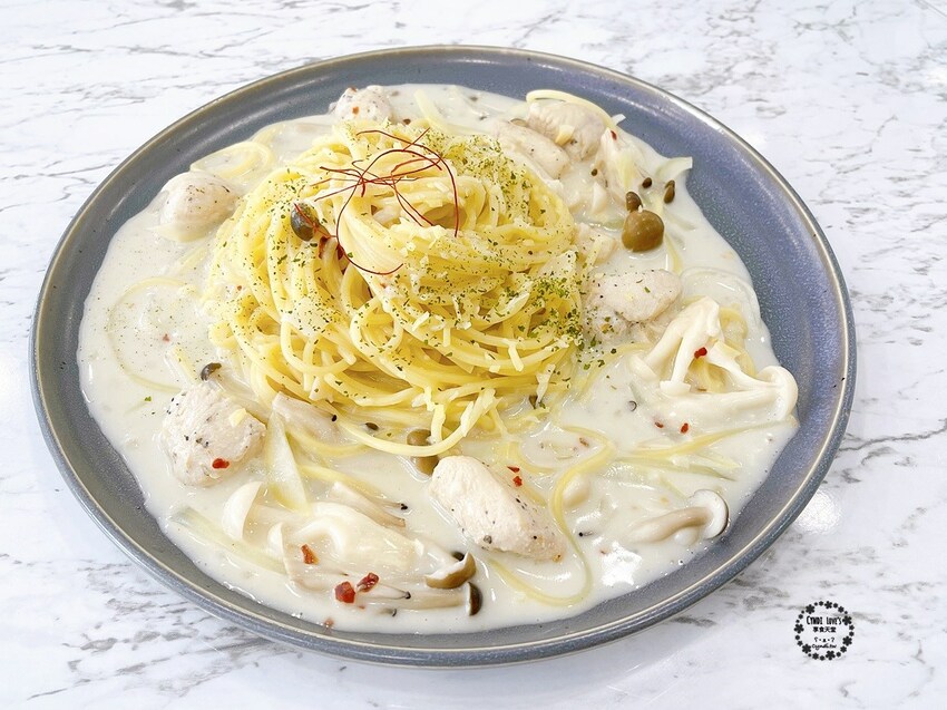 NU PASTA 義大利麵 台中崇德店，台中豪華雙人套餐588元，開胃菜、主餐、湯品、飲品、甜點一次擁有超划算，2D黑白漫畫風餐廳就在這家