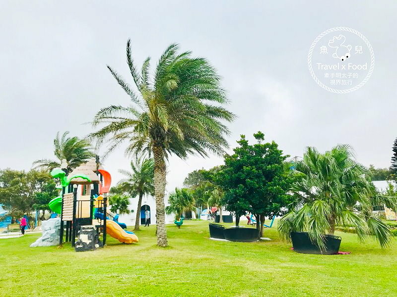 卡托米利庭園咖啡｜寬闊草地與兒童遊樂設施，帶(毛)孩子一起來海邊的白色城堡，擁抱浪漫希臘風情 @ 魚兒 x 牽手明太子的「視」界旅行