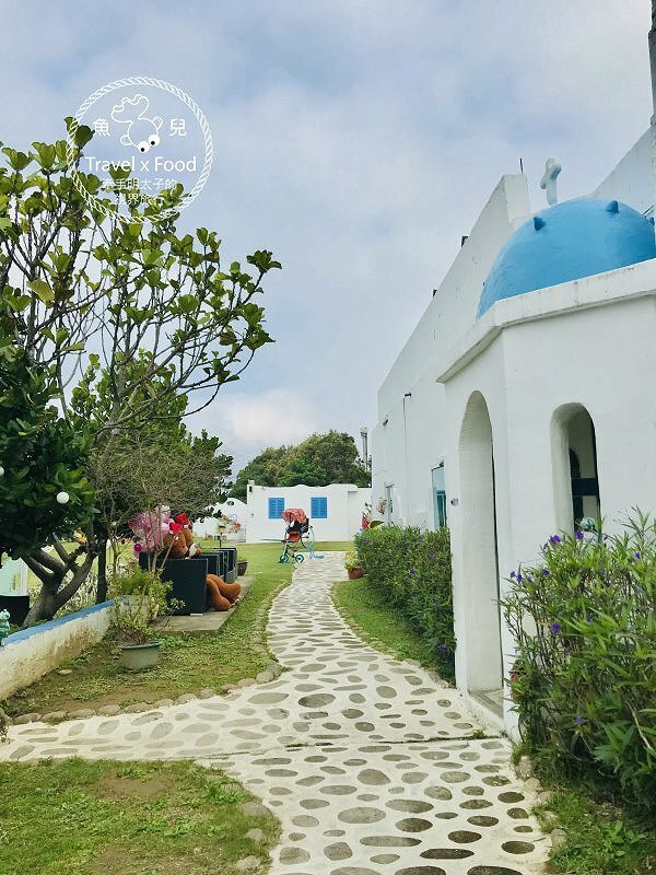 卡托米利庭園咖啡｜寬闊草地與兒童遊樂設施，帶(毛)孩子一起來海邊的白色城堡，擁抱浪漫希臘風情 @ 魚兒 x 牽手明太子的「視」界旅行
