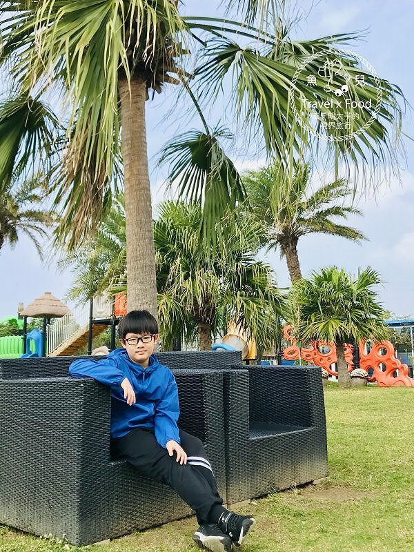 卡托米利庭園咖啡｜寬闊草地與兒童遊樂設施，帶(毛)孩子一起來海邊的白色城堡，擁抱浪漫希臘風情 @ 魚兒 x 牽手明太子的「視」界旅行