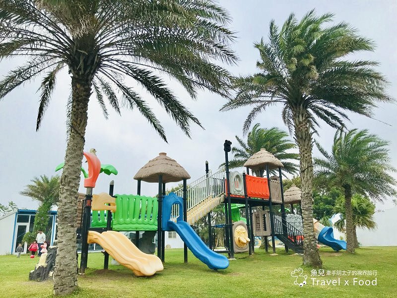 卡托米利庭園咖啡｜寬闊草地與兒童遊樂設施，帶(毛)孩子一起來海邊的白色城堡，擁抱浪漫希臘風情 @ 魚兒 x 牽手明太子的「視」界旅行