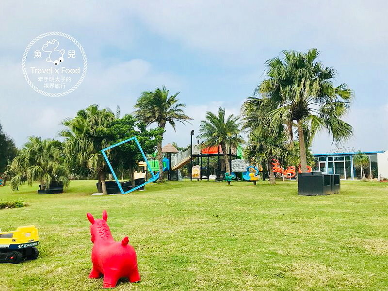 卡托米利庭園咖啡｜寬闊草地與兒童遊樂設施，帶(毛)孩子一起來海邊的白色城堡，擁抱浪漫希臘風情 @ 魚兒 x 牽手明太子的「視」界旅行