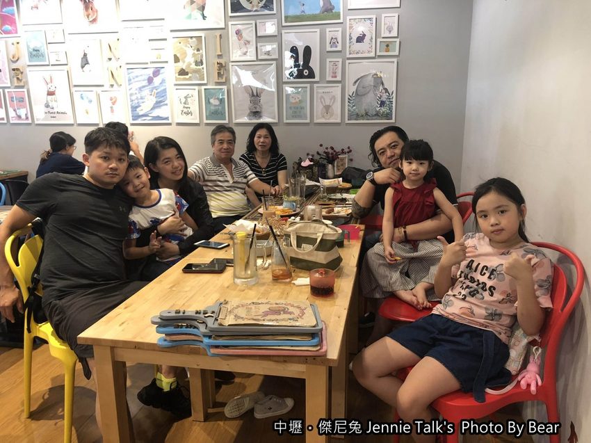 【中壢】「傑尼兔 Jennie Talk’s．高CP值&高人氣的早午餐（漢堡/大份量/手作飾品/興安一街/近元智大學)」