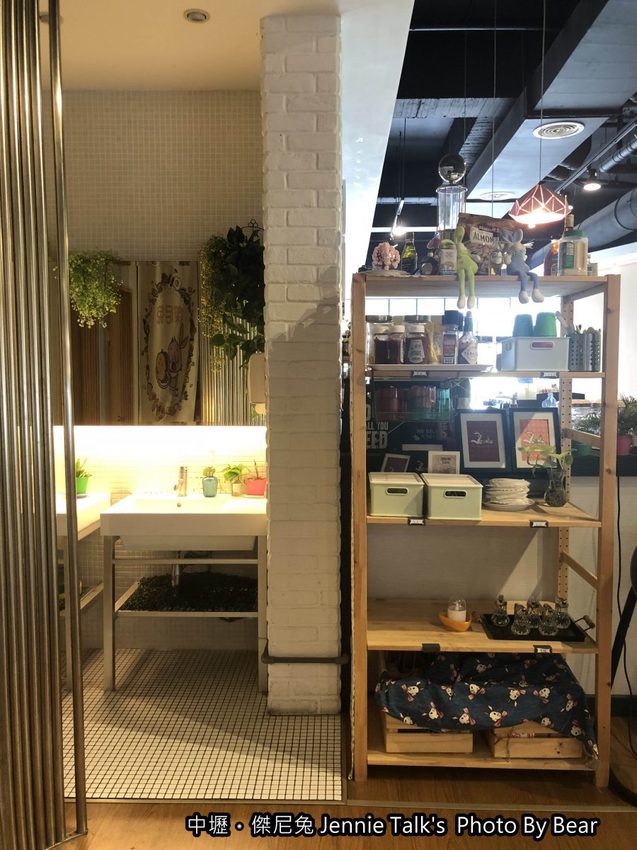 【中壢】「傑尼兔 Jennie Talk’s．高CP值&高人氣的早午餐（漢堡/大份量/手作飾品/興安一街/近元智大學)」