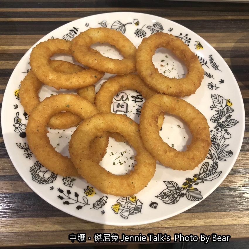 【中壢】「傑尼兔 Jennie Talk’s．高CP值&高人氣的早午餐（漢堡/大份量/手作飾品/興安一街/近元智大學)」