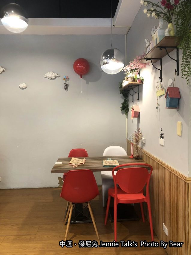 【中壢】「傑尼兔 Jennie Talk’s．高CP值&高人氣的早午餐（漢堡/大份量/手作飾品/興安一街/近元智大學)」