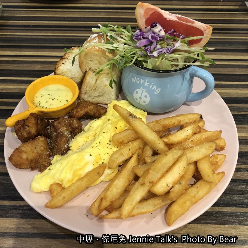 【中壢】「傑尼兔 Jennie Talk’s．高CP值&高人氣的早午餐（漢堡/大份量/手作飾品/興安一街/近元智大學)」