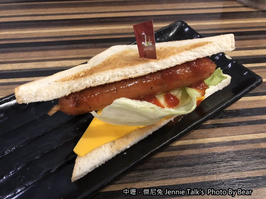 【中壢】「傑尼兔 Jennie Talk’s．高CP值&高人氣的早午餐（漢堡/大份量/手作飾品/興安一街/近元智大學)」