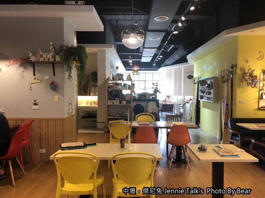 【中壢】「傑尼兔 Jennie Talk’s．高CP值&高人氣的早午餐（漢堡/大份量/手作飾品/興安一街/近元智大學)」