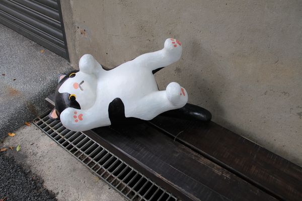 321巷藝術聚落: 【台南北區景點】321巷藝術聚落~隱若現的房子摩登又前衛、老舍復古風格藝術照、貓咪裝置藝術超逗趣、利用環保變魔術