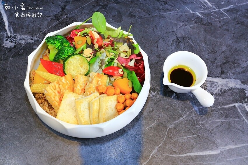 台中西屯|台中福華大飯店-一泊三食.Meets覓舍.海華樓|健身房.三溫暖.300坪戶外花園.戲水池.兒童遊戲空間|體