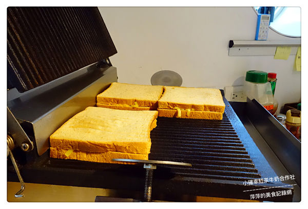 小確幸紅茶牛奶合作社 ~ 華山文創園區早午餐．經典起司三明治+紅茶牛奶太滿足了啦 - 捷運忠孝新生站