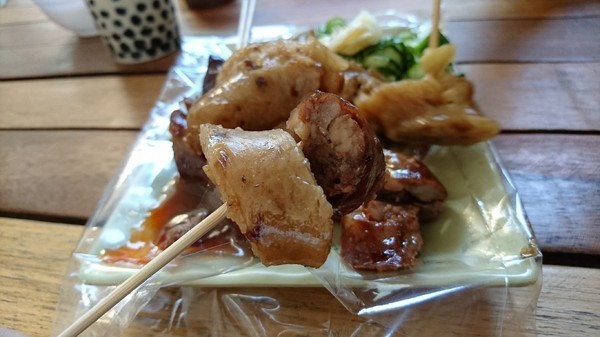 嘉義黑香腸:高雄~嘉義黑香腸~銅板價格在地美食~還有佛心豬大骨可以啃呦~