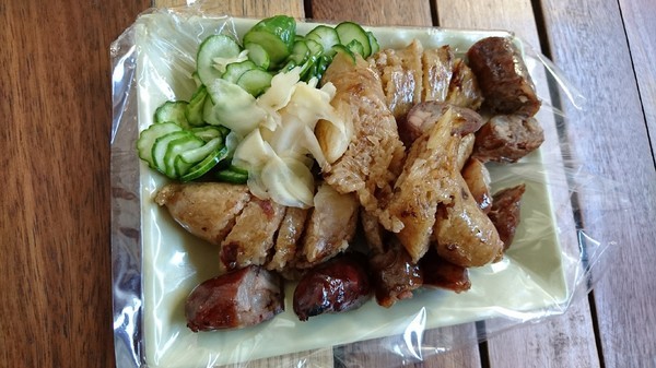 嘉義黑香腸:高雄~嘉義黑香腸~銅板價格在地美食~還有佛心豬大骨可以啃呦~