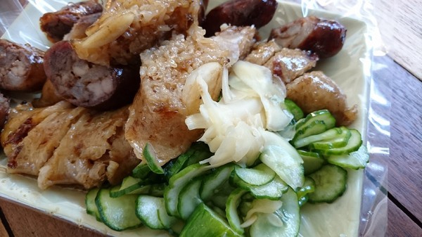 嘉義黑香腸:高雄~嘉義黑香腸~銅板價格在地美食~還有佛心豬大骨可以啃呦~