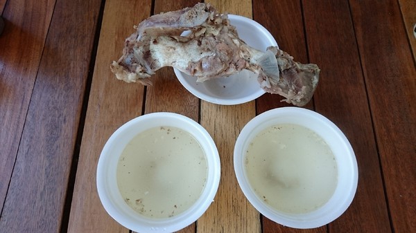 嘉義黑香腸:高雄~嘉義黑香腸~銅板價格在地美食~還有佛心豬大骨可以啃呦~