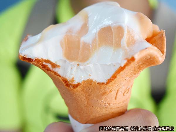 全家板農店12-霜淇淋餅乾杯.jpg
