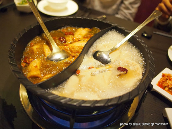 白川天然火鍋：【食記】台中白川養身天然火鍋@西屯逢甲夜市 : 聞到就噁心反胃…這樣賣1500會不會太誇張？!