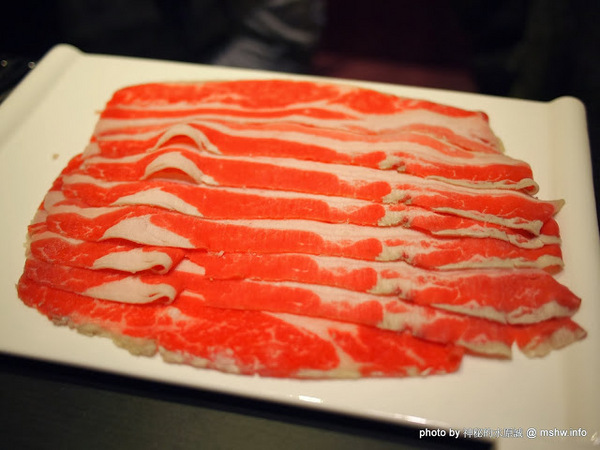 白川天然火鍋：【食記】台中白川養身天然火鍋@西屯逢甲夜市 : 聞到就噁心反胃…這樣賣1500會不會太誇張？!