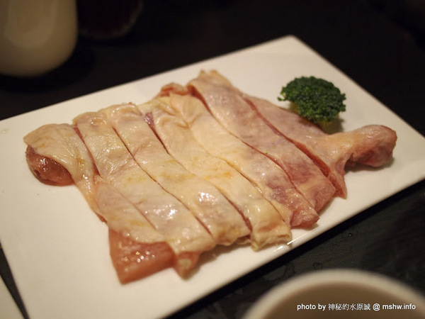 白川天然火鍋：【食記】台中白川養身天然火鍋@西屯逢甲夜市 : 聞到就噁心反胃…這樣賣1500會不會太誇張？!