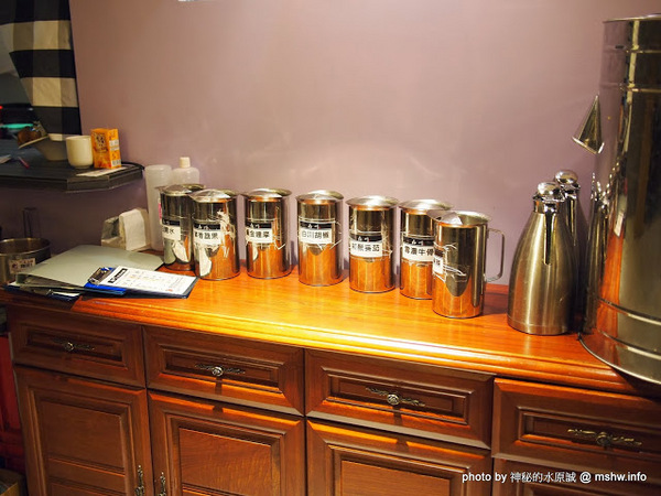 白川天然火鍋：【食記】台中白川養身天然火鍋@西屯逢甲夜市 : 聞到就噁心反胃…這樣賣1500會不會太誇張？!