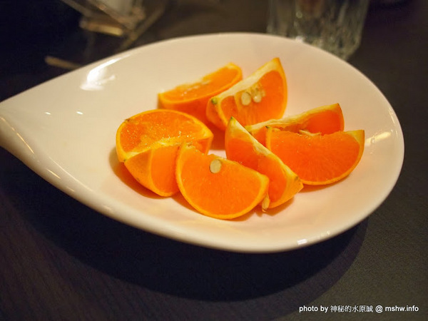 白川天然火鍋：【食記】台中白川養身天然火鍋@西屯逢甲夜市 : 聞到就噁心反胃…這樣賣1500會不會太誇張？!