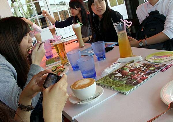 【食評】屏東巷子內吃豪華美食~遇見綠洲庭園咖啡,不虛此行!#屏東景點#屏東美食#趣比比#訂房#Tripbnb.com訂