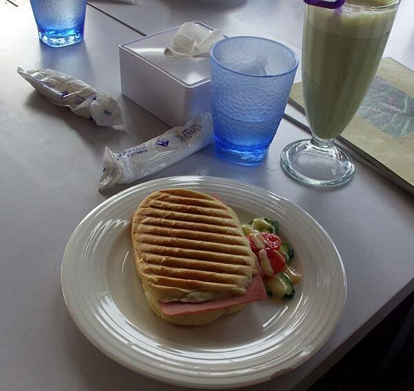 【食評】屏東巷子內吃豪華美食~遇見綠洲庭園咖啡,不虛此行!#屏東景點#屏東美食#趣比比#訂房#Tripbnb.com訂