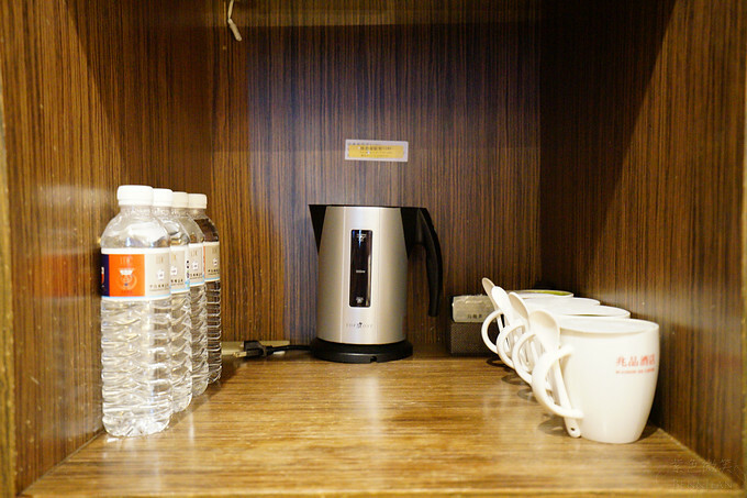 台中市北屯區台中兆品酒店》親子飯店頂樓游泳池、兒童遊樂設施,四人房不到2500元,近中清交流道及中彰快速道路