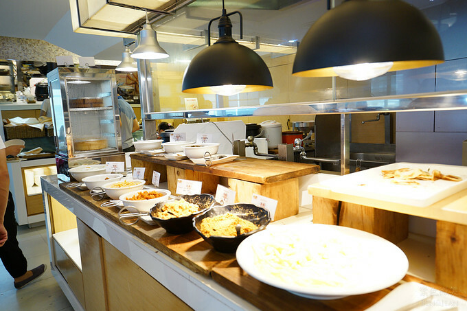 台中市北屯區台中兆品酒店》親子飯店頂樓游泳池、兒童遊樂設施,四人房不到2500元,近中清交流道及中彰快速道路