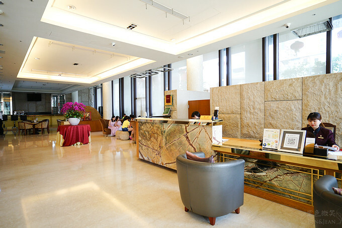 台中市北屯區台中兆品酒店》親子飯店頂樓游泳池、兒童遊樂設施,四人房不到2500元,近中清交流道及中彰快速道路