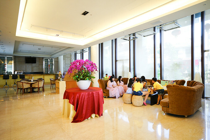 台中市北屯區台中兆品酒店》親子飯店頂樓游泳池、兒童遊樂設施,四人房不到2500元,近中清交流道及中彰快速道路