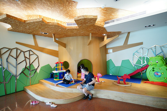 台中市北屯區台中兆品酒店》親子飯店頂樓游泳池、兒童遊樂設施,四人房不到2500元,近中清交流道及中彰快速道路