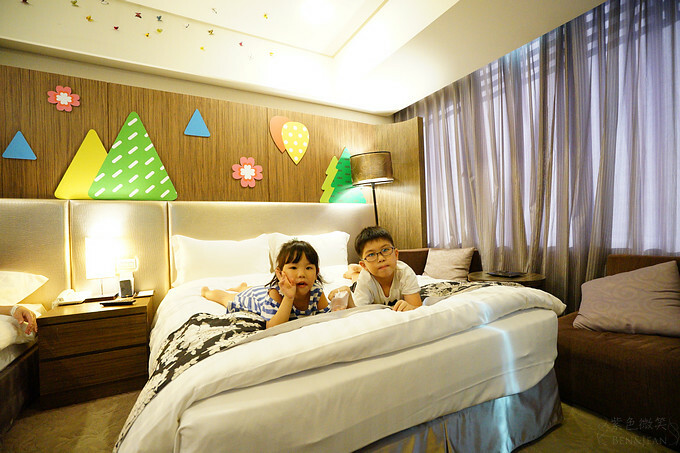 台中市北屯區台中兆品酒店》親子飯店頂樓游泳池、兒童遊樂設施,四人房不到2500元,近中清交流道及中彰快速道路