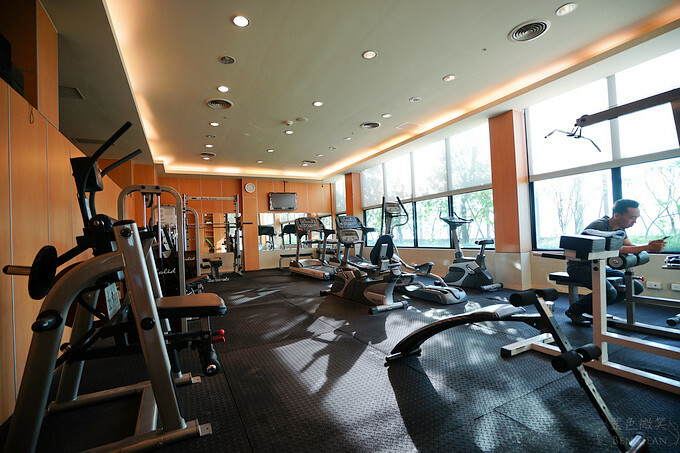 台中市北屯區台中兆品酒店》親子飯店頂樓游泳池、兒童遊樂設施,四人房不到2500元,近中清交流道及中彰快速道路