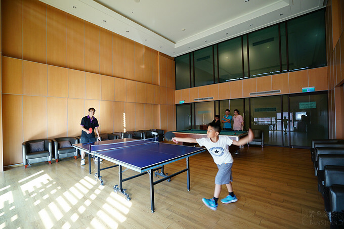 台中市北屯區台中兆品酒店》親子飯店頂樓游泳池、兒童遊樂設施,四人房不到2500元,近中清交流道及中彰快速道路