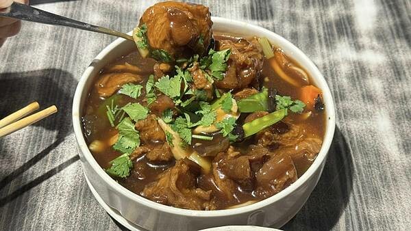 20年老字號合菜餐廳，好吃到讓人舌頭跳探戈，依舊是我心中的白