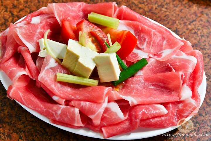 巷弄隱藏版超人氣火鍋老店，霜降豬、燕丸、豆皮都很好吃