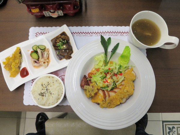 綠樹林幸福農場休閒餐廳：鬧中取靜的地方 ..  綠樹林幸福農場休閒餐廳