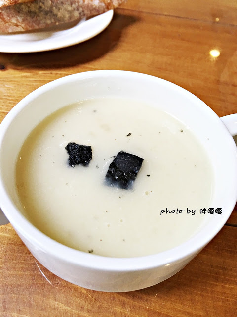 【苗栗 三義】漫時光咖啡☆★在唯美小屋用餐，渡過慢時光★☆5月順便賞油桐花(賞桐秘境)