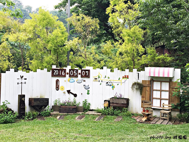 【苗栗 三義】漫時光咖啡☆★在唯美小屋用餐，渡過慢時光★☆5月順便賞油桐花(賞桐秘境)