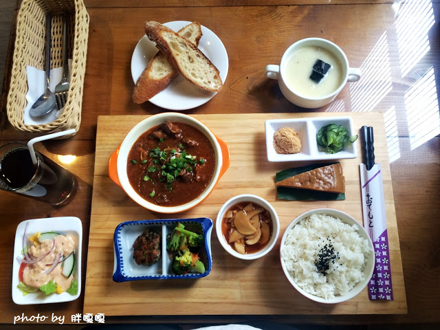 【苗栗 三義】漫時光咖啡☆★在唯美小屋用餐，渡過慢時光★☆5月順便賞油桐花(賞桐秘境)