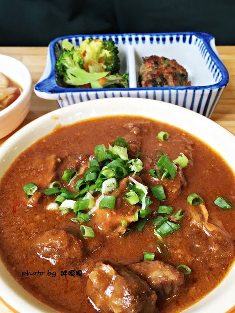 【苗栗 三義】漫時光咖啡☆★在唯美小屋用餐，渡過慢時光★☆5月順便賞油桐花(賞桐秘境)