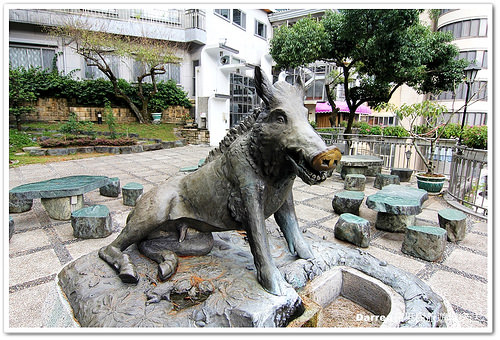 『台中谷關溫泉住宿』神木谷假期大飯店★景觀檜木溫泉湯屋賞美景泡溫泉/千年五葉松神木樹下乘涼摸姻緣豬求好姻緣/神木谷飯店一泊三食/台中高鐵客運到谷關方式