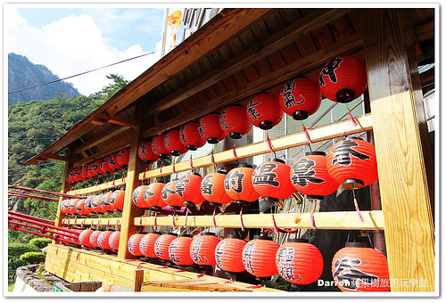 『台中谷關溫泉住宿』神木谷假期大飯店★景觀檜木溫泉湯屋賞美景泡溫泉/千年五葉松神木樹下乘涼摸姻緣豬求好姻緣/神木谷飯店一泊三食/台中高鐵客運到谷關方式