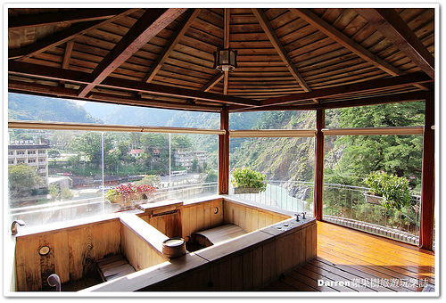 『台中谷關溫泉住宿』神木谷假期大飯店★景觀檜木溫泉湯屋賞美景泡溫泉/千年五葉松神木樹下乘涼摸姻緣豬求好姻緣/神木谷飯店一泊三食/台中高鐵客運到谷關方式