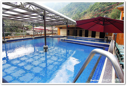 『台中谷關溫泉住宿』神木谷假期大飯店★景觀檜木溫泉湯屋賞美景泡溫泉/千年五葉松神木樹下乘涼摸姻緣豬求好姻緣/神木谷飯店一泊三食/台中高鐵客運到谷關方式
