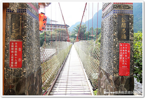 『台中谷關溫泉住宿』神木谷假期大飯店★景觀檜木溫泉湯屋賞美景泡溫泉/千年五葉松神木樹下乘涼摸姻緣豬求好姻緣/神木谷飯店一泊三食/台中高鐵客運到谷關方式